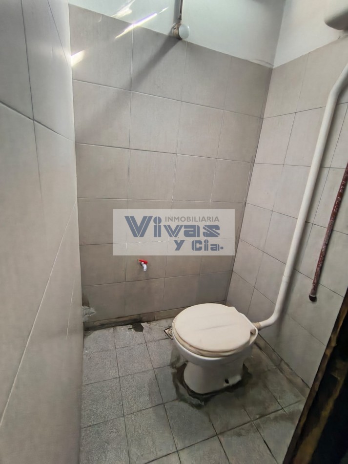 LOCAL SOBRE AVENIDA COMERCIAL