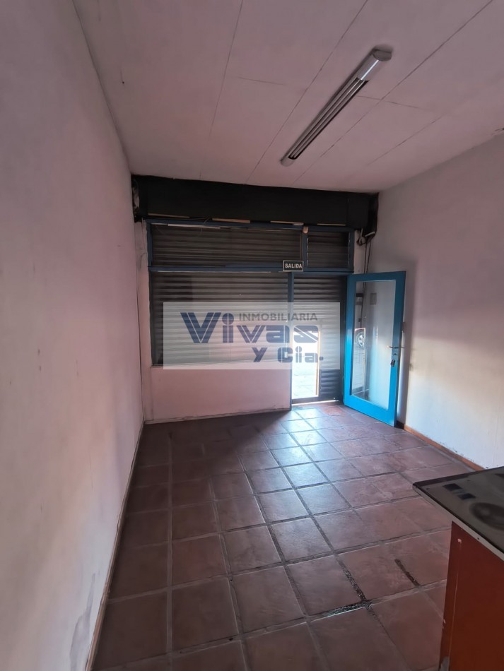 LOCAL SOBRE AVENIDA COMERCIAL