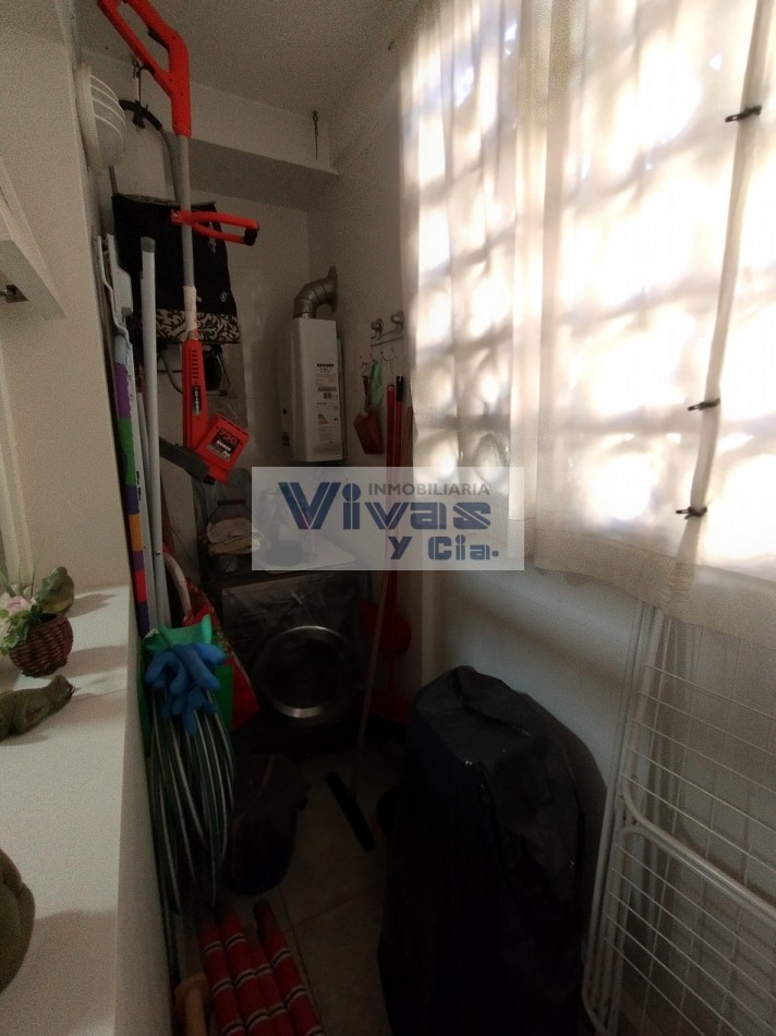 ESPECTACULAR DEPARTAMENTO 4 AMBIENTES RECICLADO!!