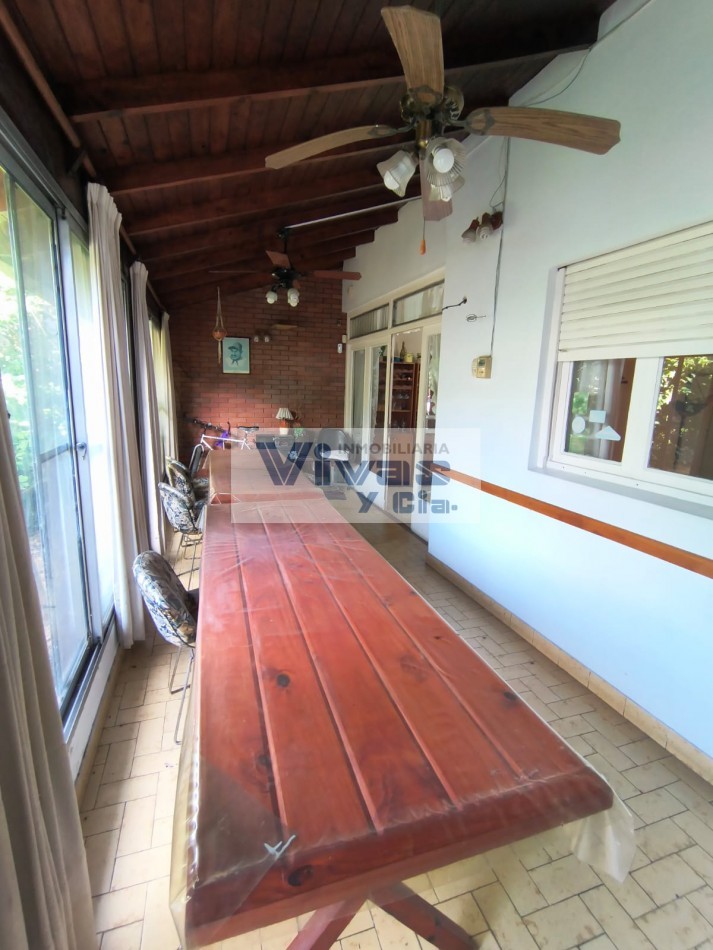 CHALET 3 AMBIENTES CON GARAGE PARQUE Y QUINCHO