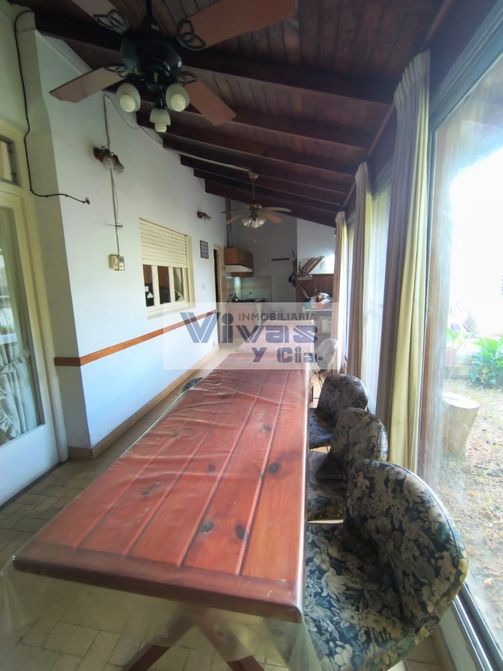 CHALET 3 AMBIENTES CON GARAGE PARQUE Y QUINCHO