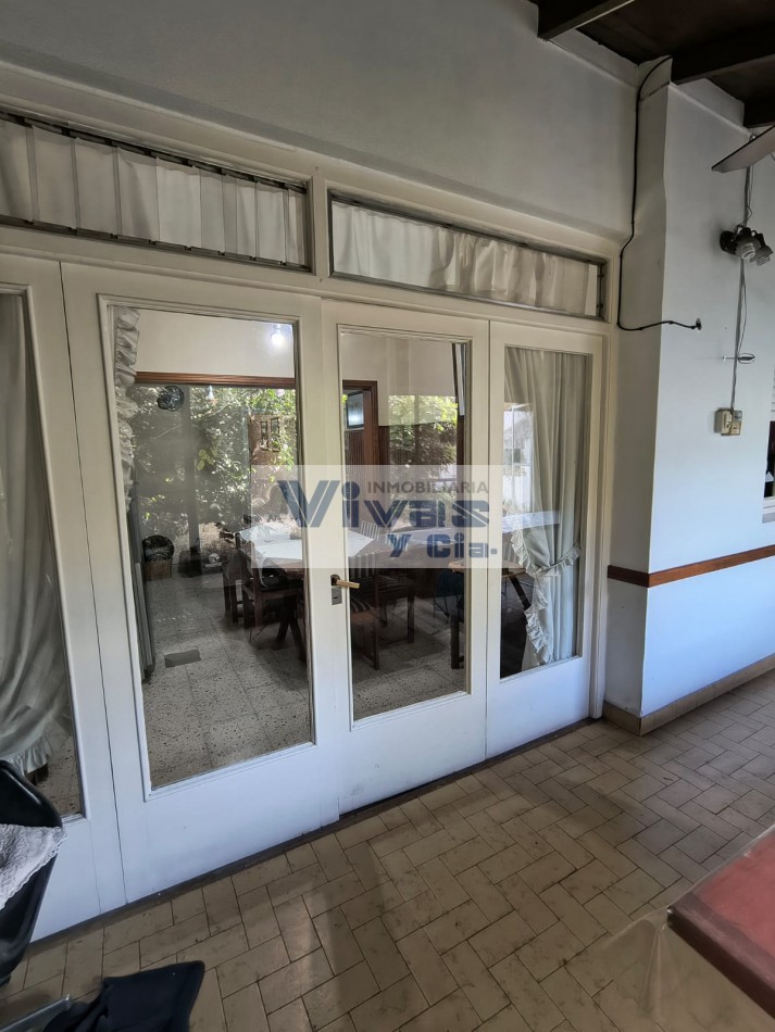 CHALET 3 AMBIENTES CON GARAGE PARQUE Y QUINCHO