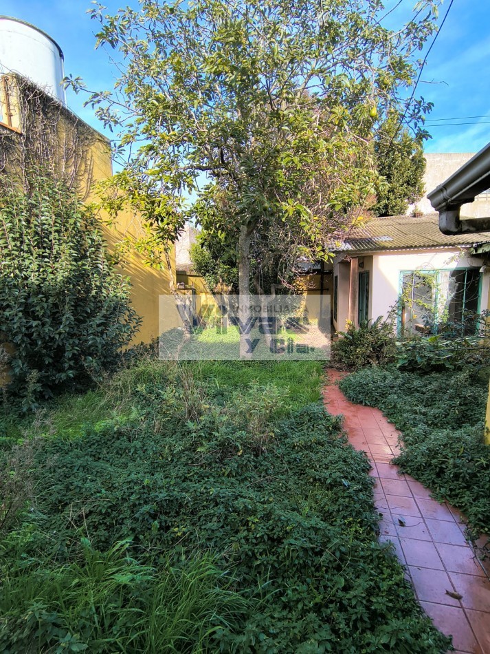 CHALET 3 AMBIENTES CON GARAGE Y PARQUE