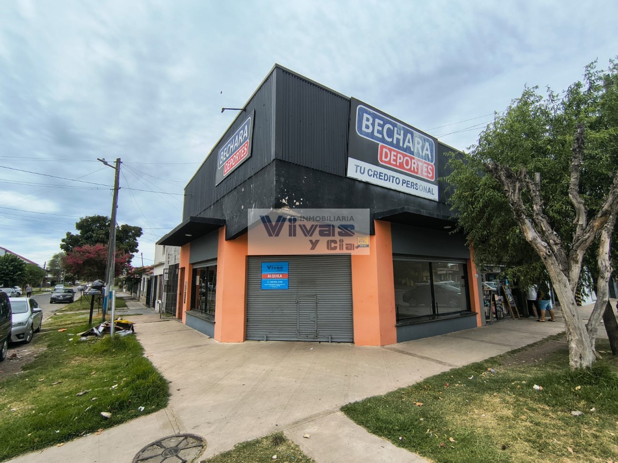 LOCAL SOBRE ESQUINA COMERCIAL