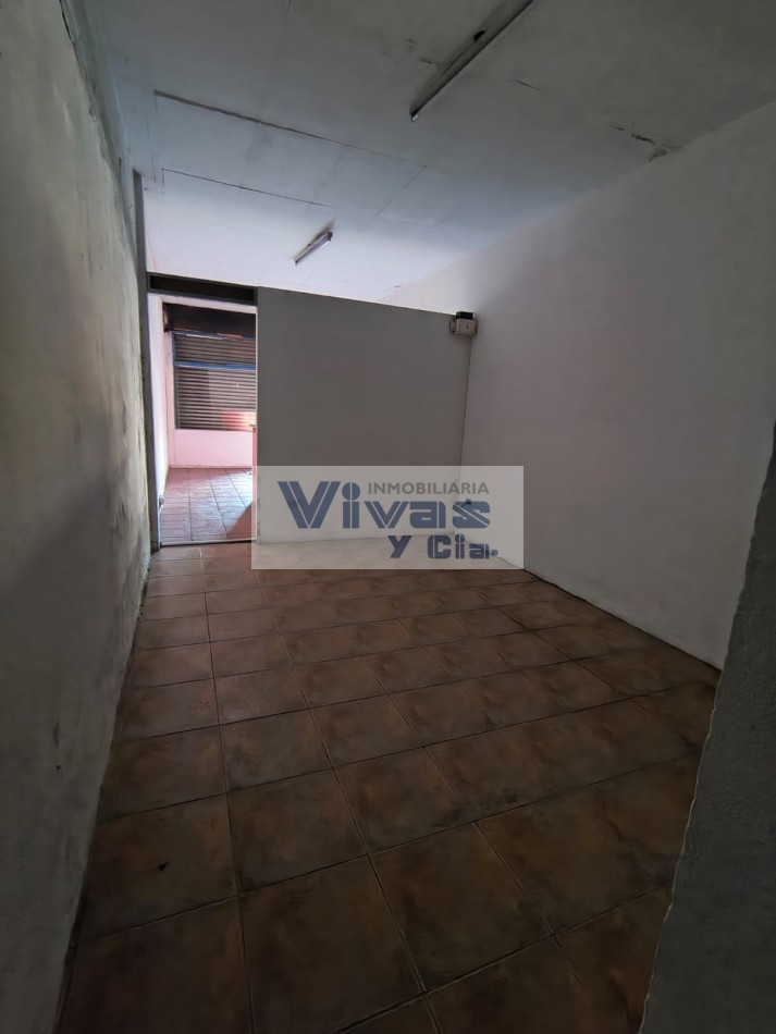 LOCAL SOBRE AVENIDA COMERCIAL