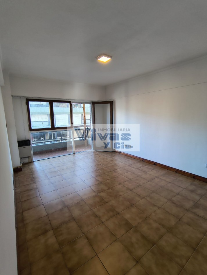 DEPARTAMENTO 3 AMBIENTES CON BALCON Y BAULERA