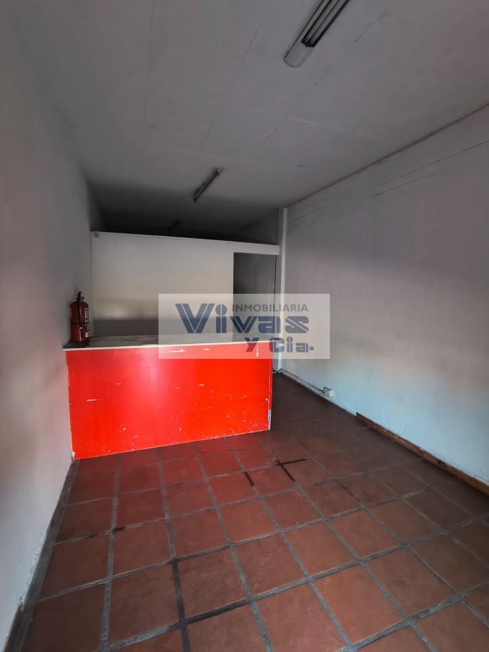 LOCAL SOBRE AVENIDA COMERCIAL