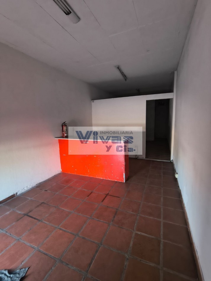 LOCAL SOBRE AVENIDA COMERCIAL