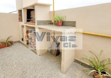 CHALET 4 AMBIENTES PLANTA ALTA SOBRE AVENIDA